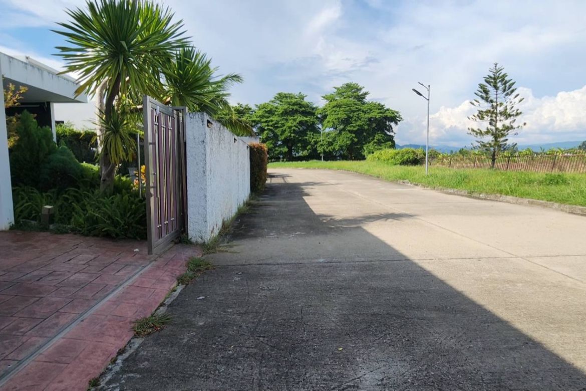 Modern style 4 bedroom house with pool for sale in San Kamphaeng
