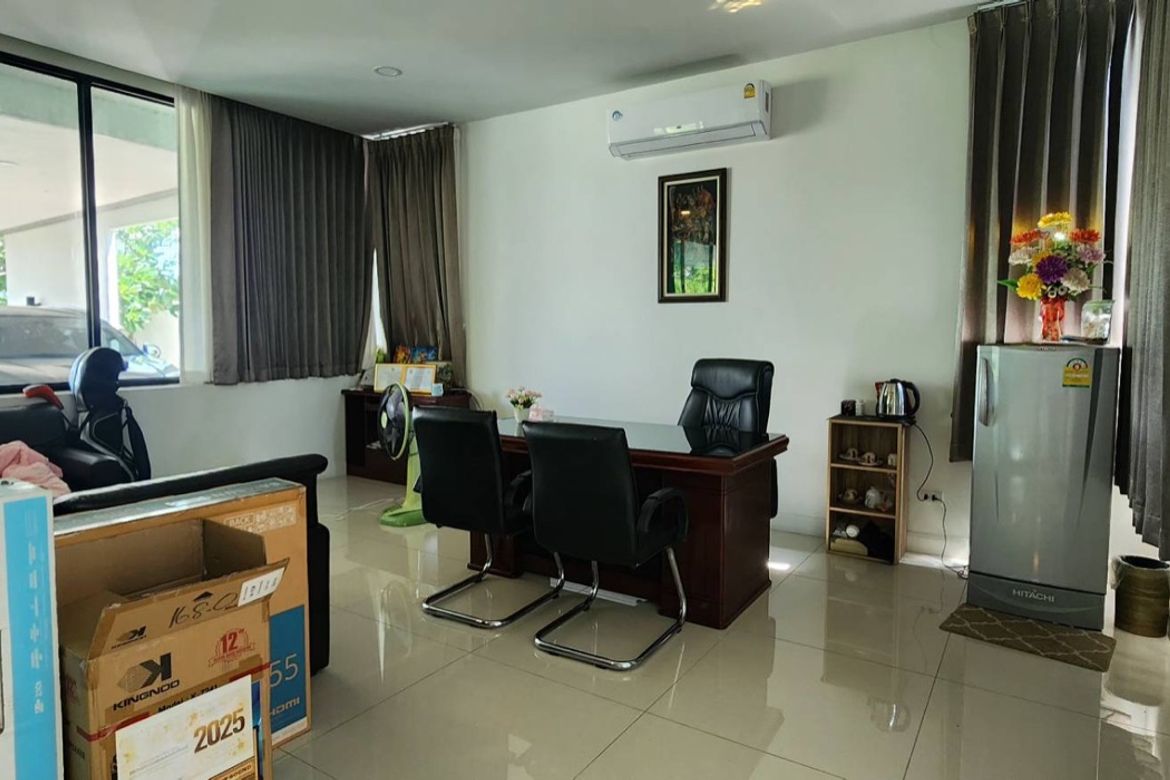 Modern style 4 bedroom house with pool for sale in San Kamphaeng