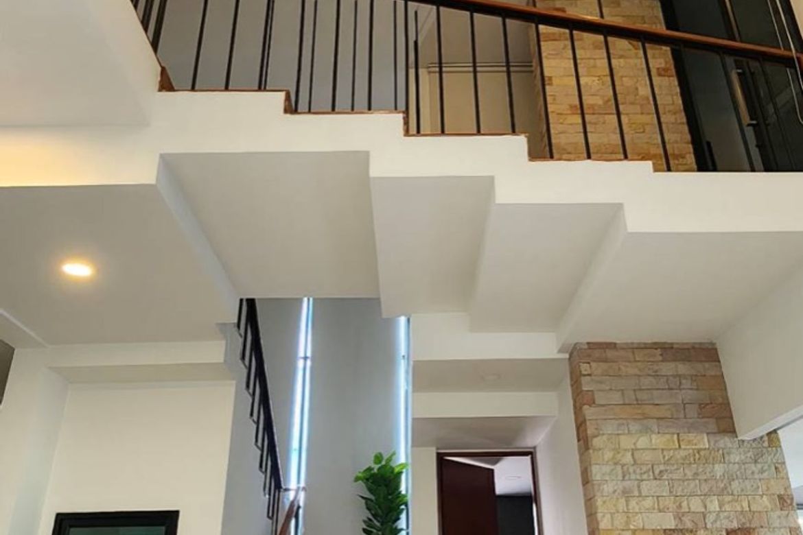 Modern style 4 bedroom house with pool for sale in San Kamphaeng