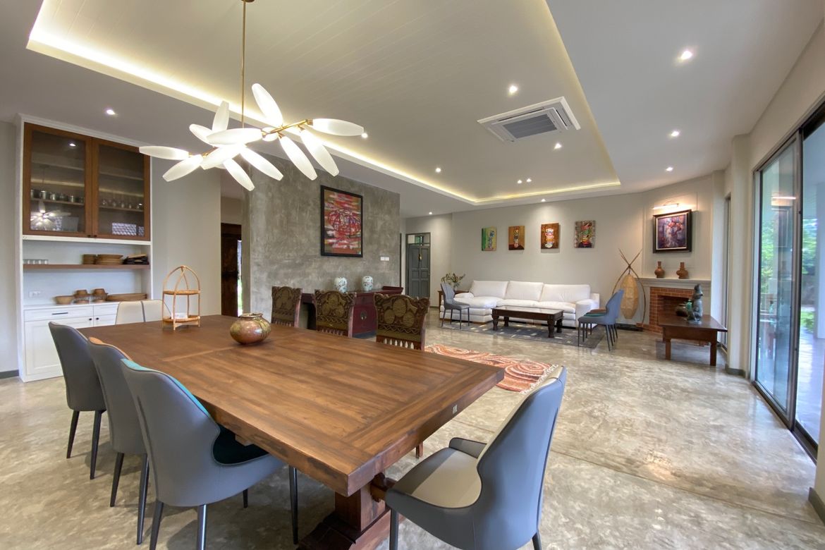 A unique pool villa for sale in Mae On