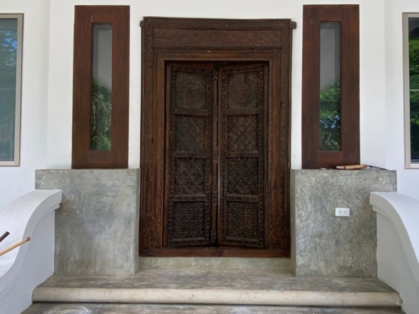 A unique pool villa for sale in Mae On