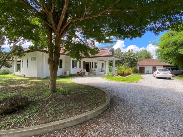 A unique pool villa for sale in Mae On