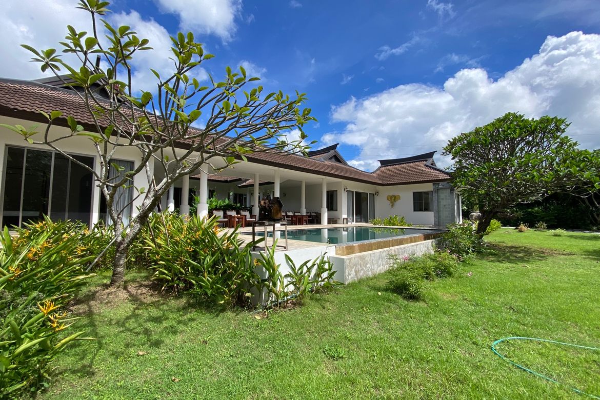 A unique pool villa for sale in Mae On