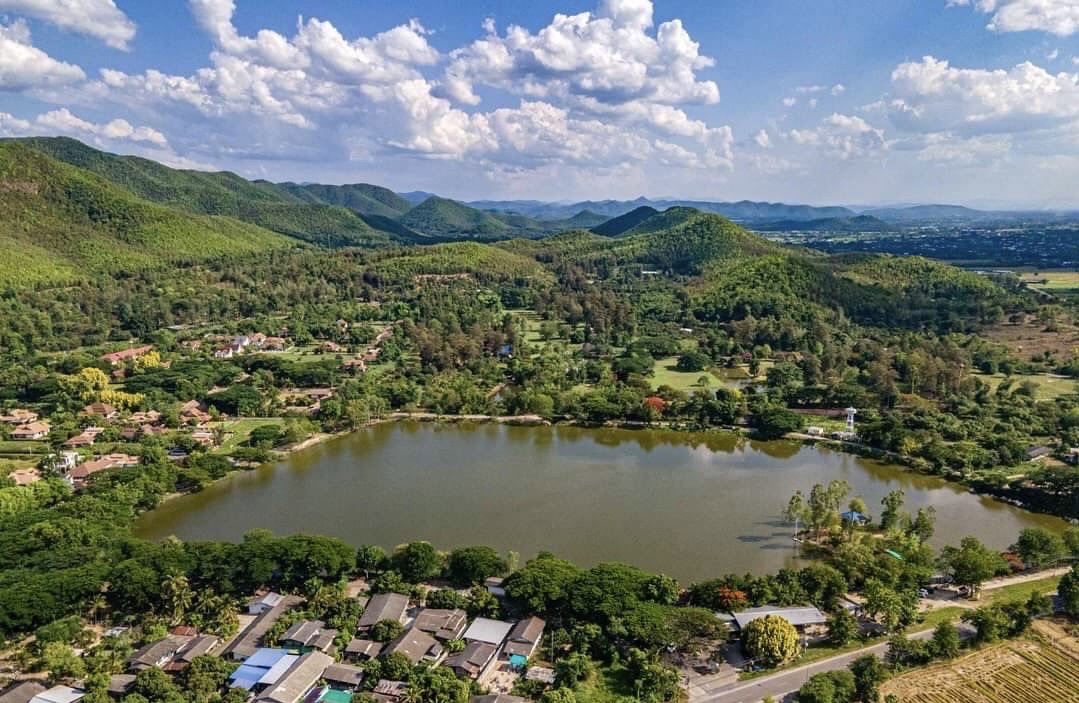 San Kamphaeng-DSP-(HS369-02)  Nice 2 Bedroom Bungalow on a Lake for Sale in On Tai