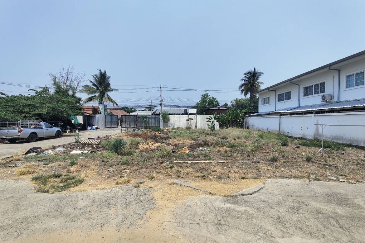 Land for sale in Sankhampeang