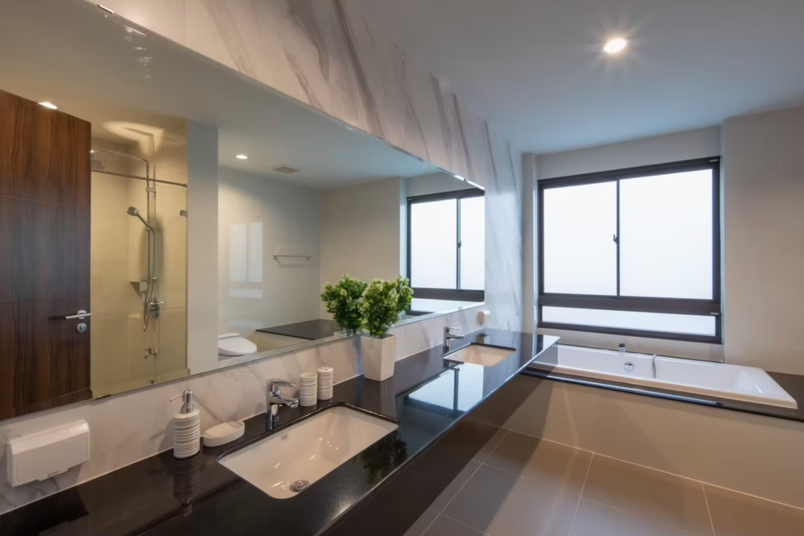 5 Baths