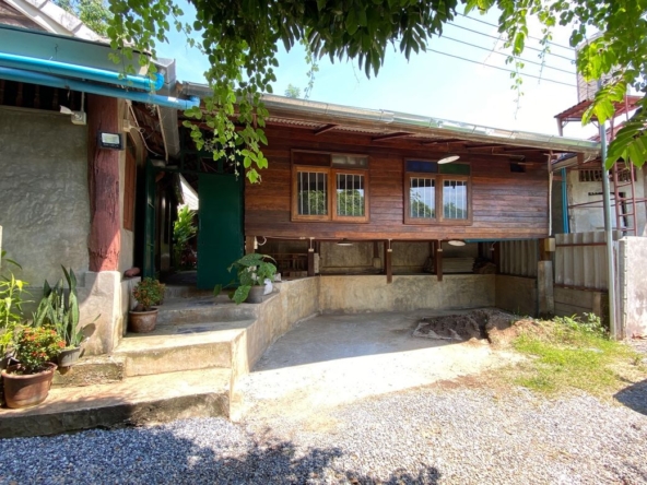 A wooden house in Nam Phrae for sale in Chiang Mai-P-PCCS1157