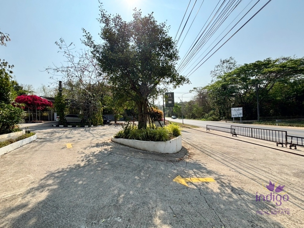 Commercial property with restaurant and house for sale on a main tourist route in Mae Rim