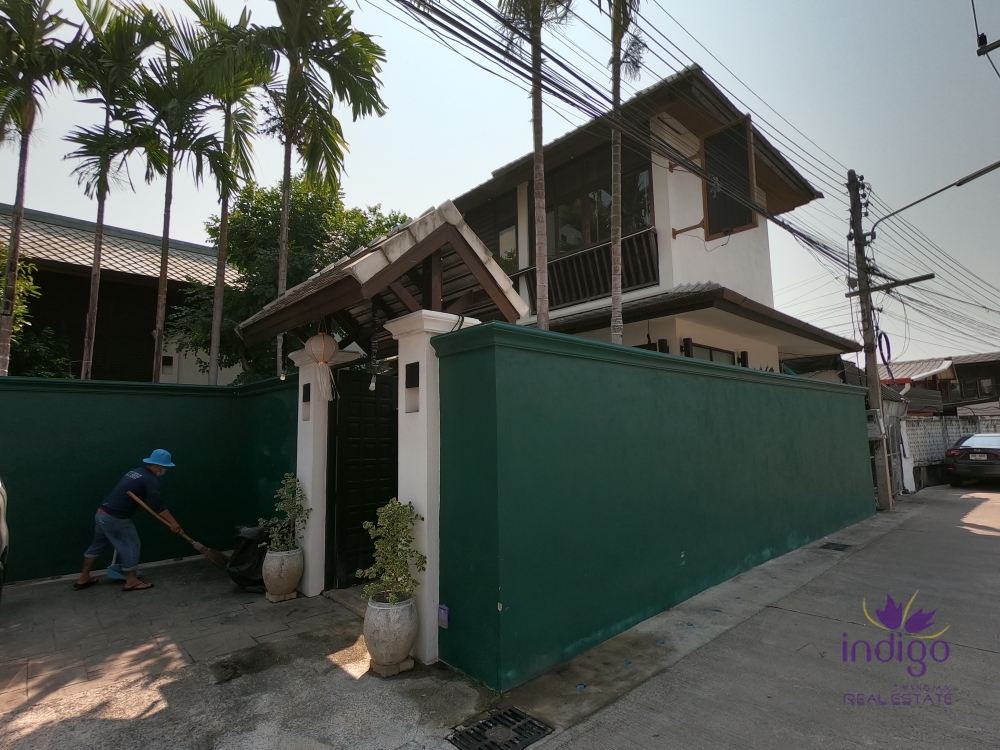 Commercial building in Chiang Mai City For Sale Ideal for a spa or boutique hotel business-I-3660
