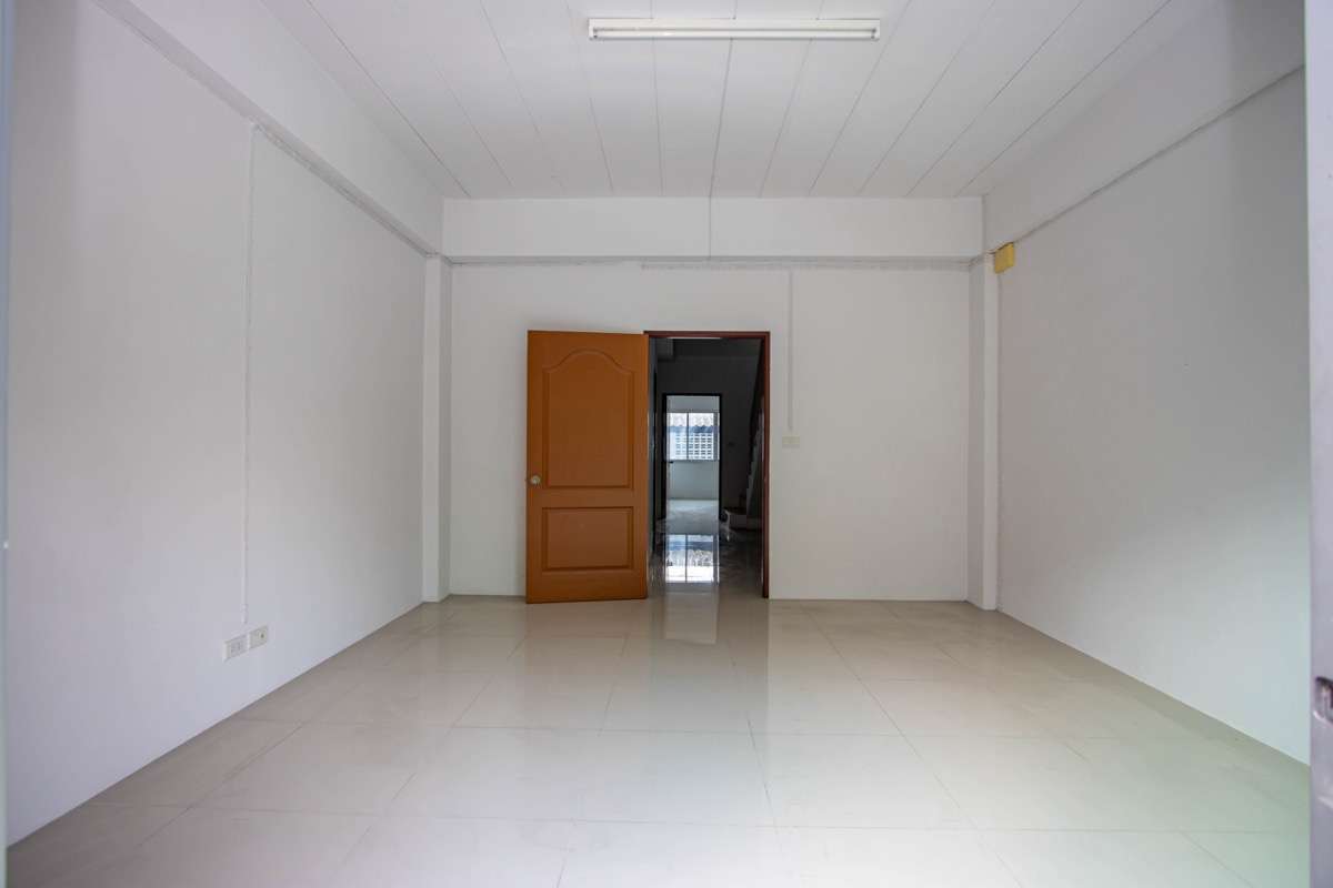 Versatile Three-Storey Townhouse/Home Business Unit in Santhitam-PH-CITY752