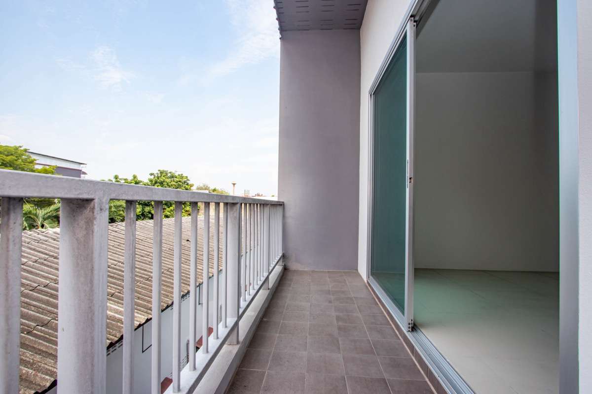 Versatile Three-Storey Townhouse/Home Business Unit in Santhitam-PH-CITY752