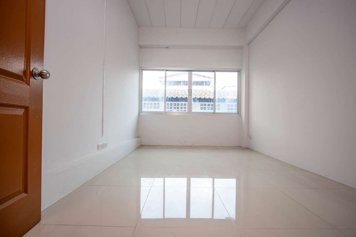Versatile Three-Storey Townhouse/Home Business Unit in Santhitam-PH-CITY752