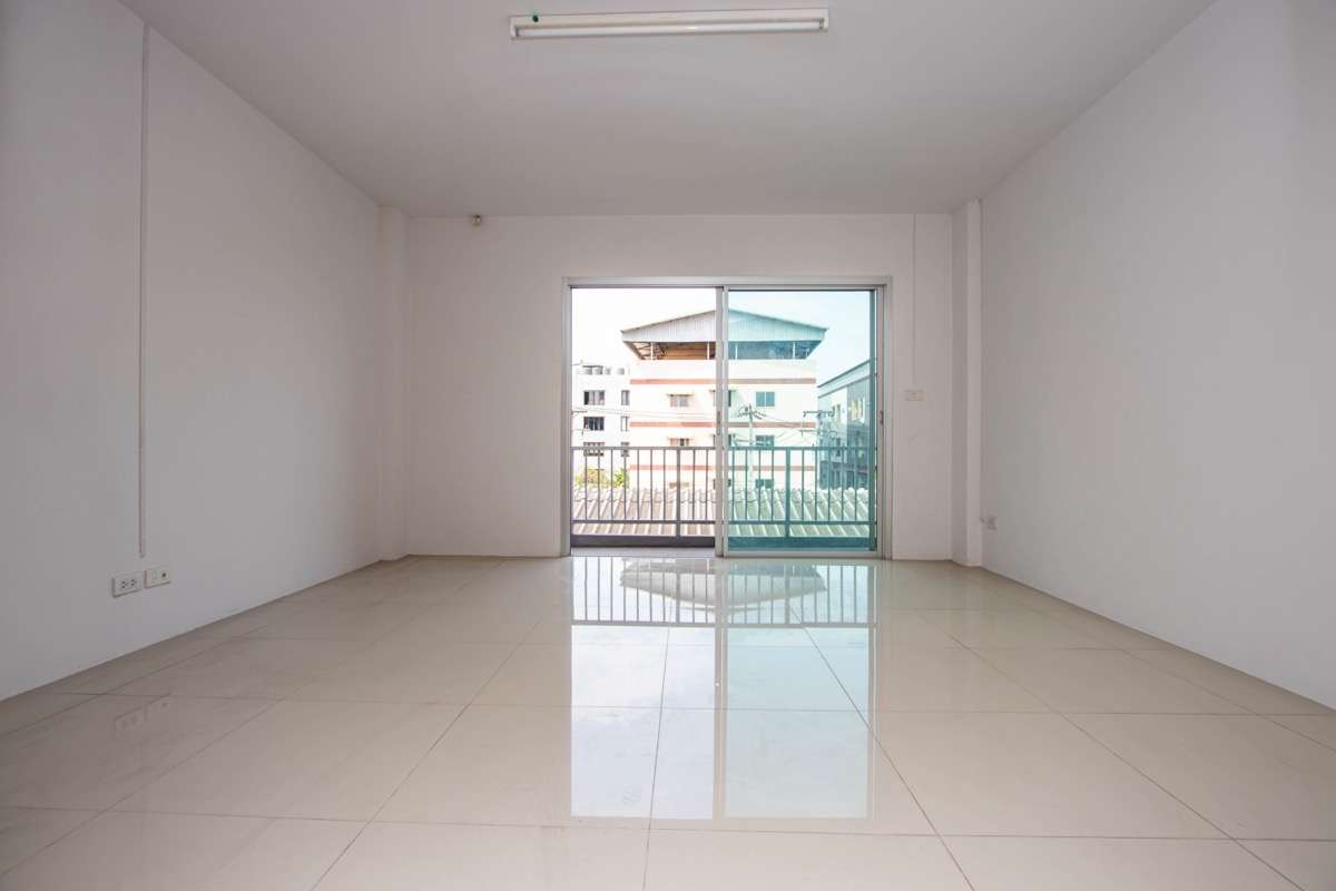 Versatile Three-Storey Townhouse/Home Business Unit in Santhitam-PH-CITY752