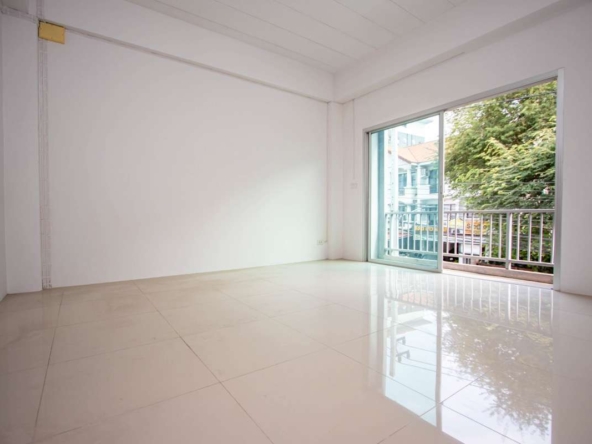 Versatile Three-Storey Townhouse/Home Business Unit in Santhitam-PH-CITY752