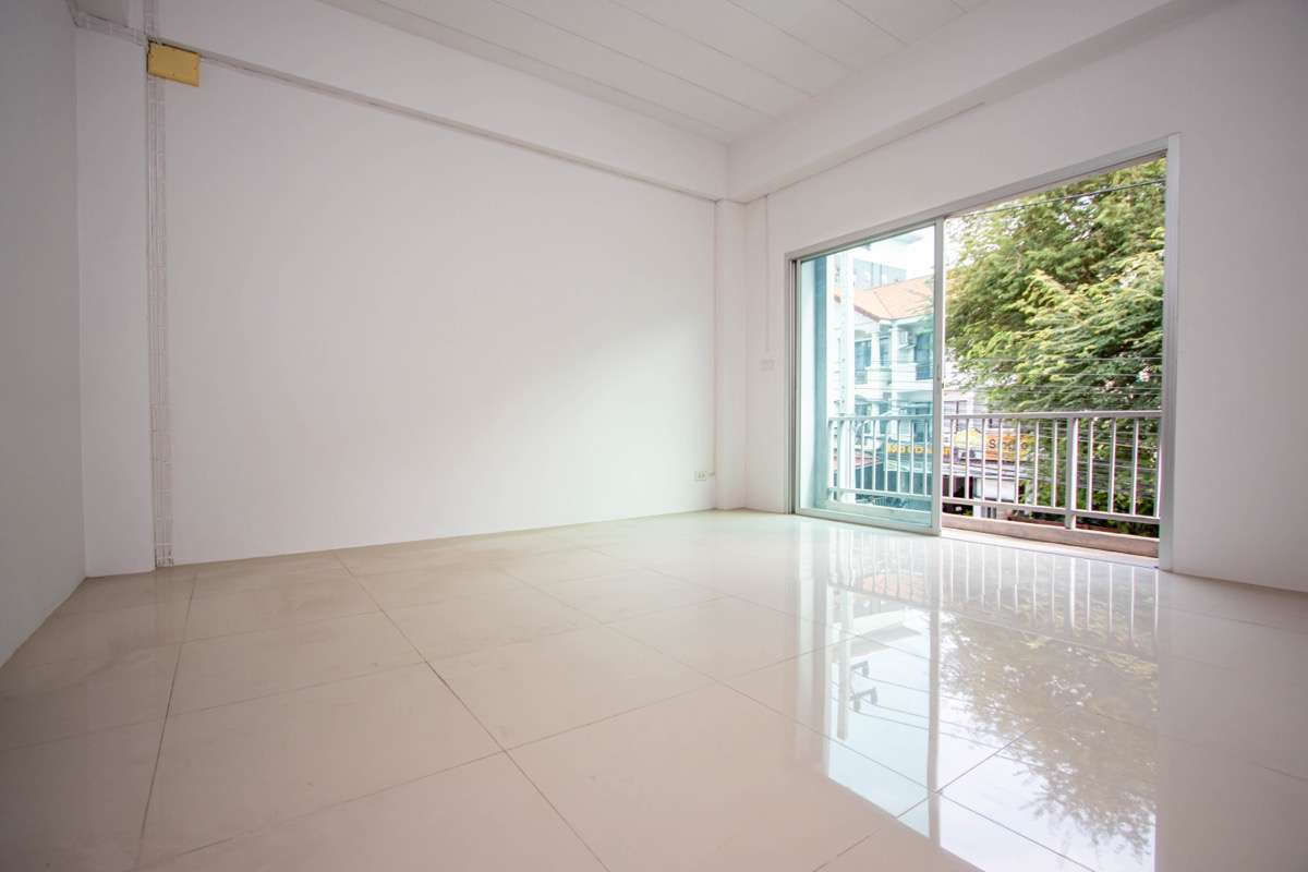 Versatile Three-Storey Townhouse/Home Business Unit in Santhitam-PH-CITY752