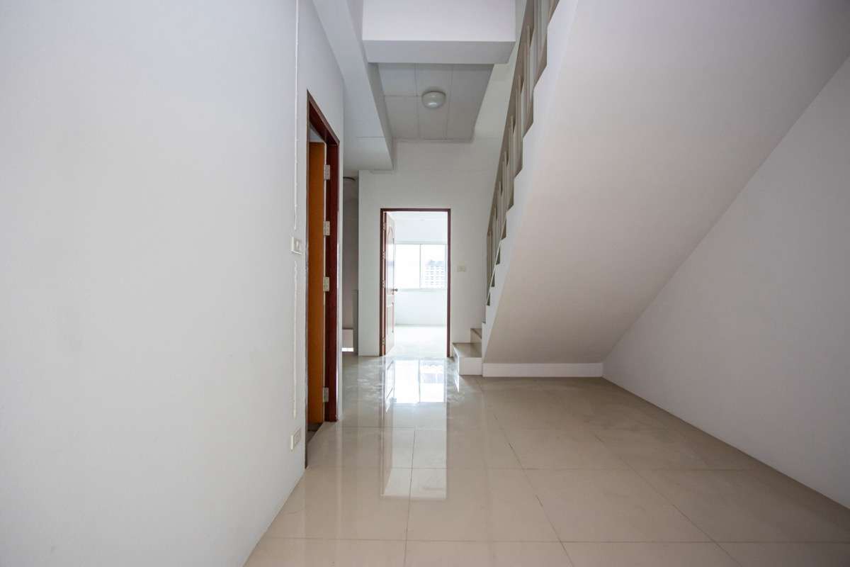 Versatile Three-Storey Townhouse/Home Business Unit in Santhitam-PH-CITY752