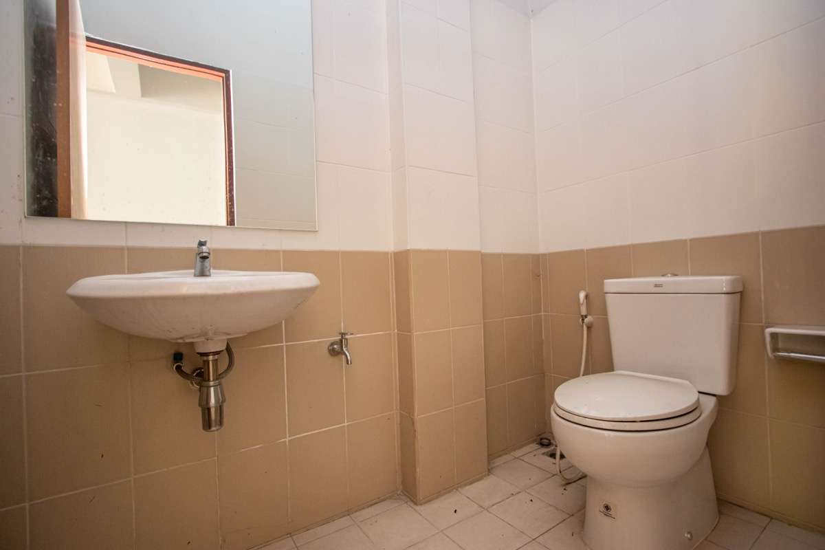 Versatile Three-Storey Townhouse/Home Business Unit in Santhitam-PH-CITY752