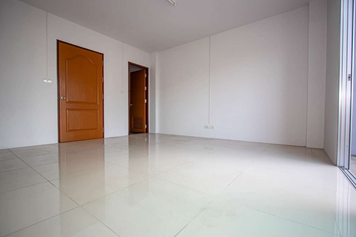 Versatile Three-Storey Townhouse/Home Business Unit in Santhitam-PH-CITY752