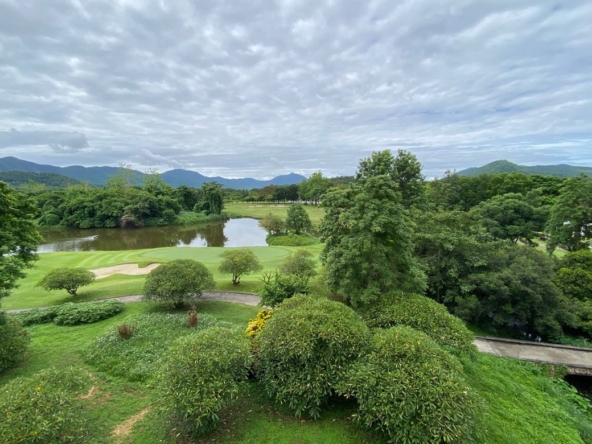 3 bed condo for sale in the golf course