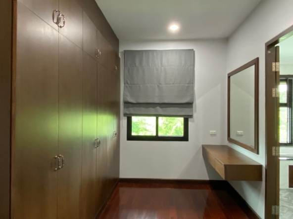 3 bed condo for sale in the golf course