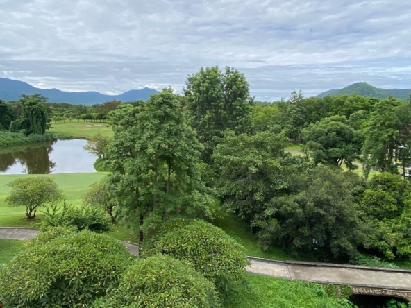 3 bed condo for sale in the golf course