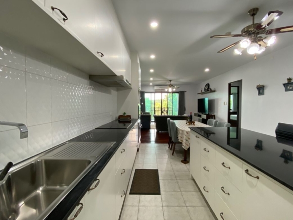 3 bed condo for sale in the golf course