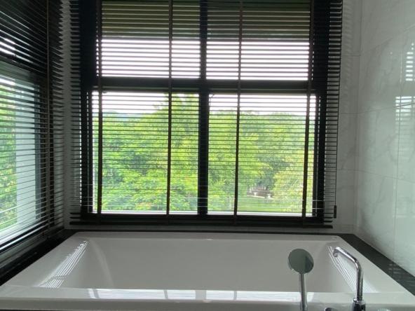 3 bed condo for sale in the golf course