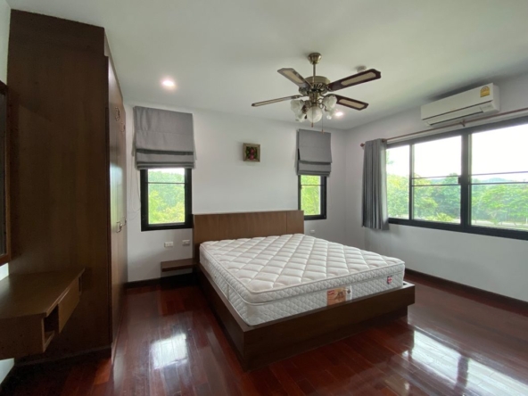 3 bed condo for sale in the golf course