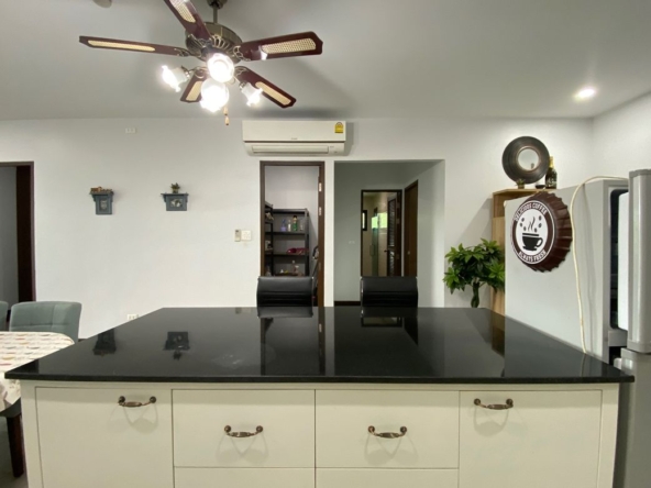 3 bed condo for sale in the golf course
