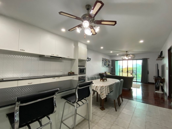 3 bed condo for sale in the golf course