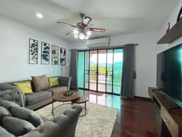 3 bed condo for sale in the golf course