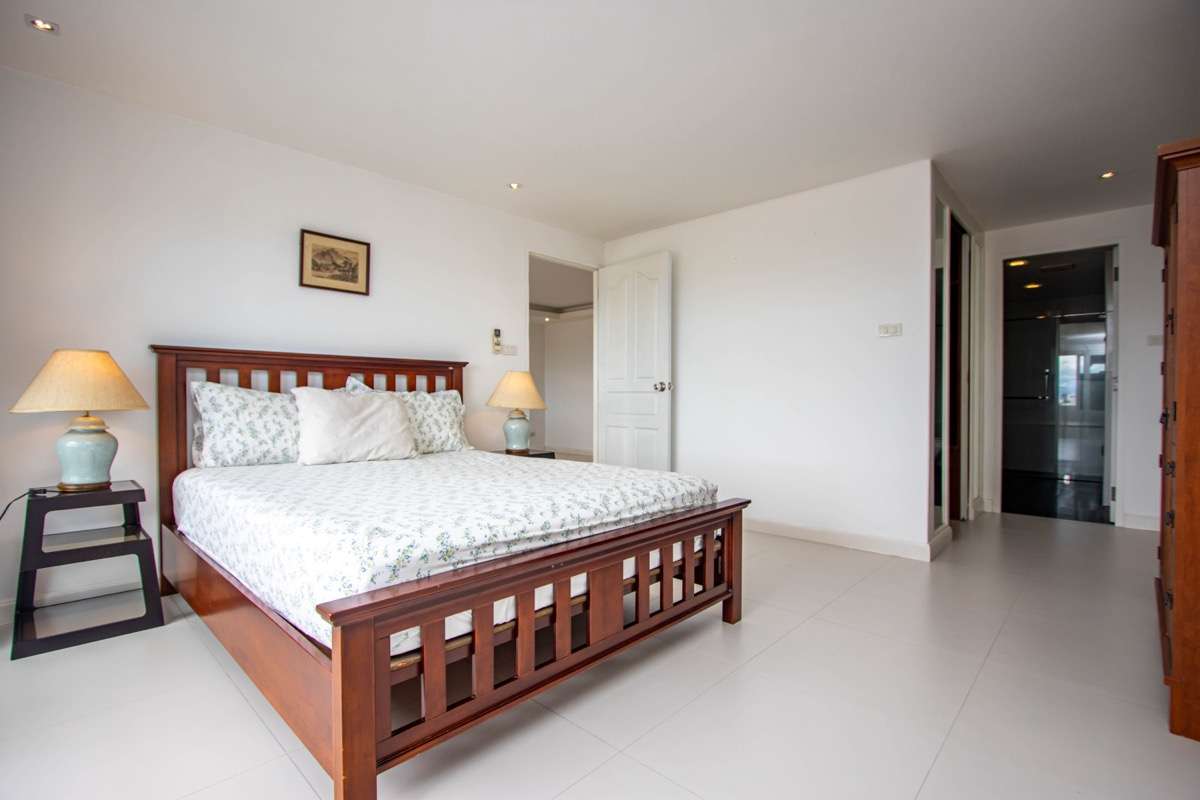 Spacious 1 Bedroom Condo for Sale : Nakornping Condominium-PH-NKP070