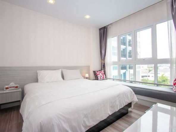 Contemporary One-Bedroom Apartment with Pool View and Prime Location for Sale-PH-PRIO018