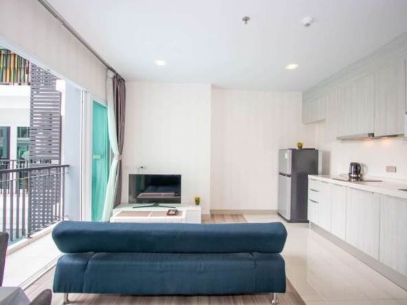 Contemporary One-Bedroom Apartment with Pool View and Prime Location for Sale-PH-PRIO018