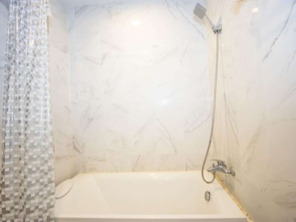 Contemporary One-Bedroom Apartment with Pool View and Prime Location for Sale-PH-PRIO018