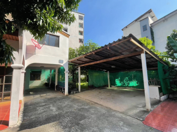 For Sale: Detached House – Santitham
