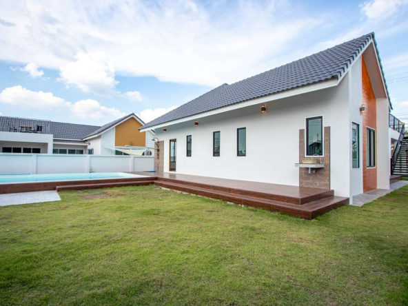 Single-Storey Pool Villa in Nong Kaeo