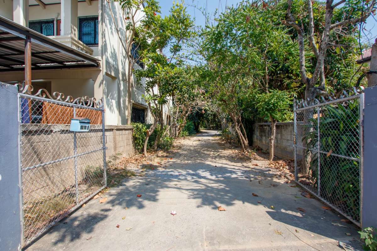 Land for Sale with 2 Houses– Prime Location-PH-CITY751