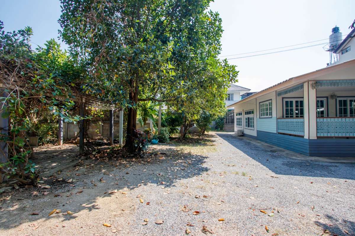 Land for Sale with 2 Houses– Prime Location-PH-CITY751