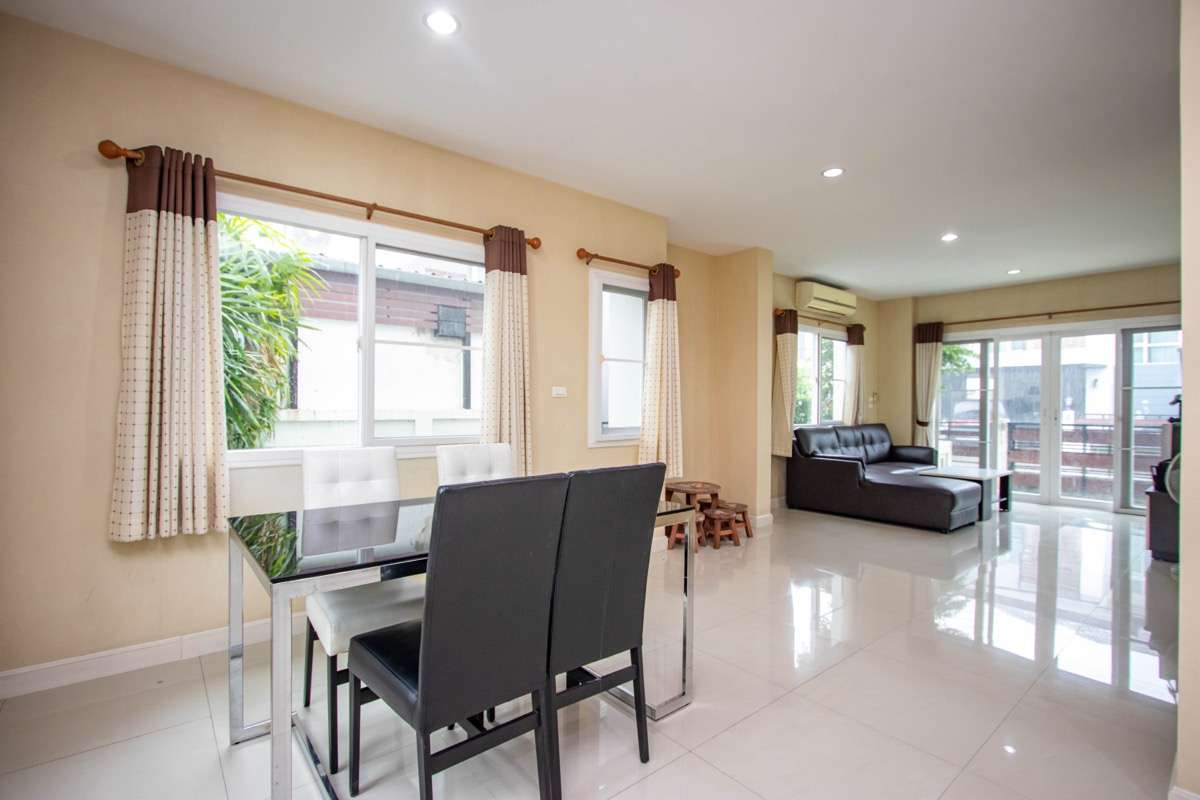 Well-Located Three-Bedroom Family Home for Sale at Urbana+1-PH-UBN1004