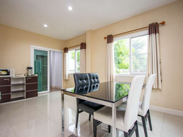 Well-Located Three-Bedroom Family Home for Sale at Urbana+1-PH-UBN1004