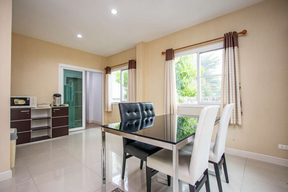 Well-Located Three-Bedroom Family Home for Sale at Urbana+1-PH-UBN1004