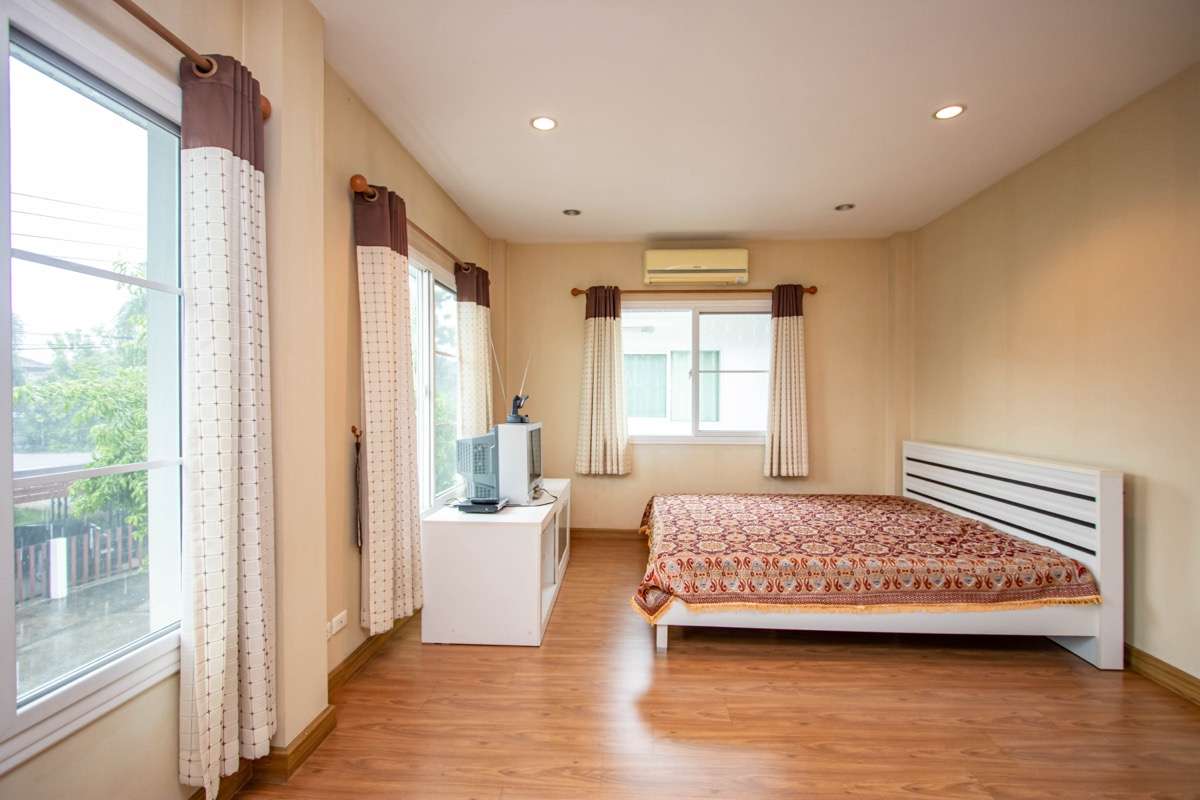 Well-Located Three-Bedroom Family Home for Sale at Urbana+1-PH-UBN1004