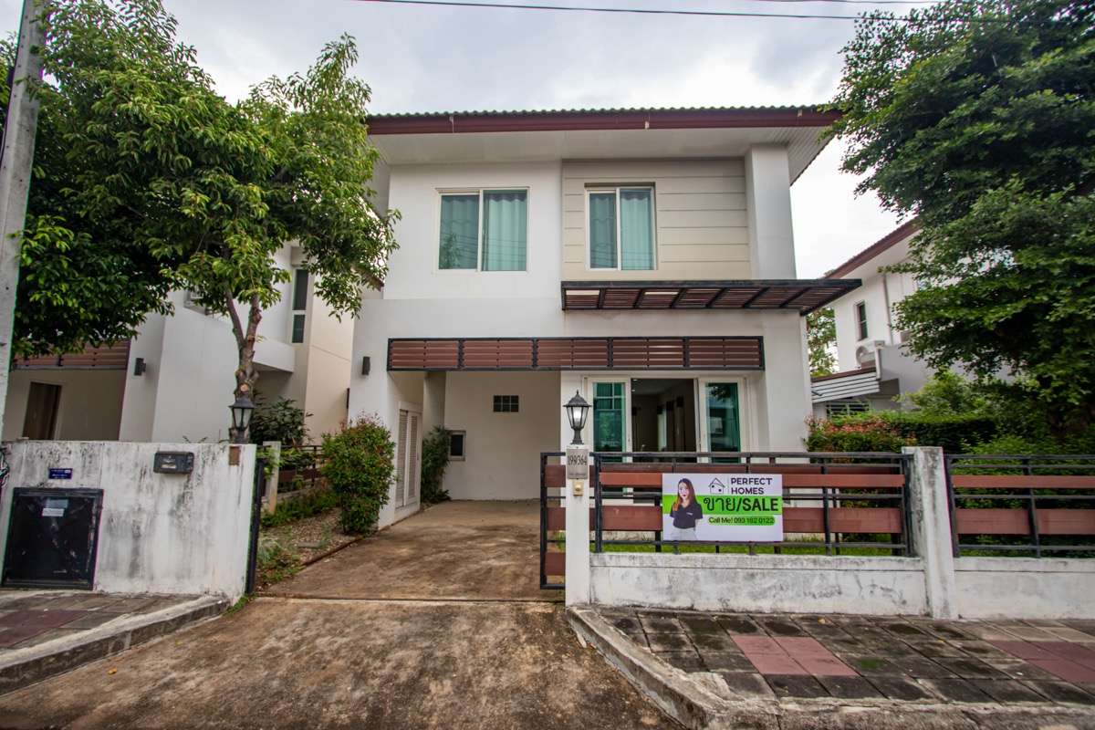 Well-Located Three-Bedroom Family Home for Sale at Urbana+1-PH-UBN1004