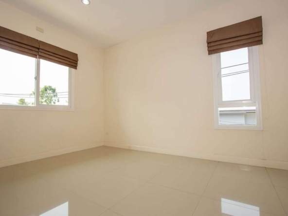 Stylish 3-Bed Townhouse for Sale in Urbana+3 Development