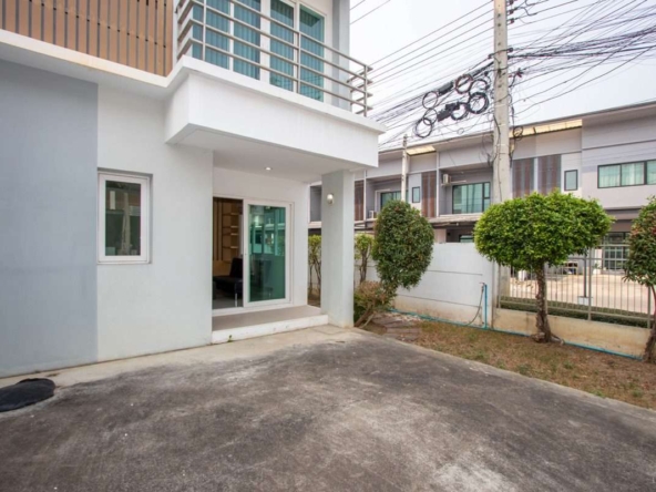 Stylish 3-Bed Townhouse for Sale in Urbana+3 Development