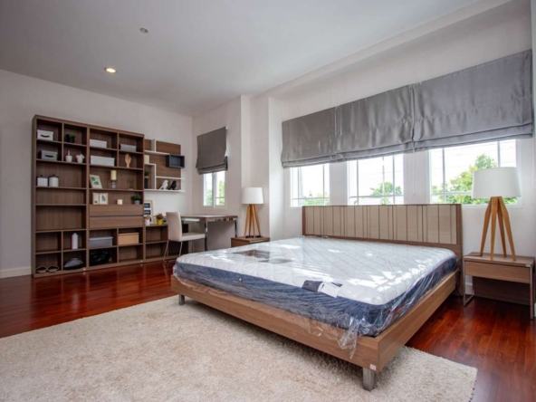 Attractively furnished 4 Bedroom House at Siwalee San Kamphaeng-PH-SANK228