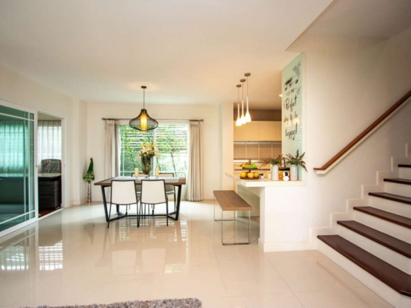 Attractively furnished 4 Bedroom House at Siwalee San Kamphaeng-PH-SANK228