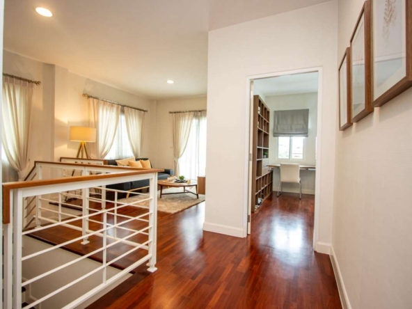 Attractively furnished 4 Bedroom House at Siwalee San Kamphaeng-PH-SANK228