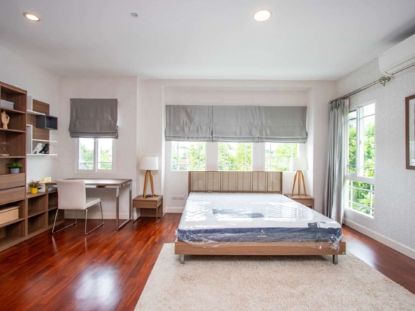 Attractively furnished 4 Bedroom House at Siwalee San Kamphaeng-PH-SANK228